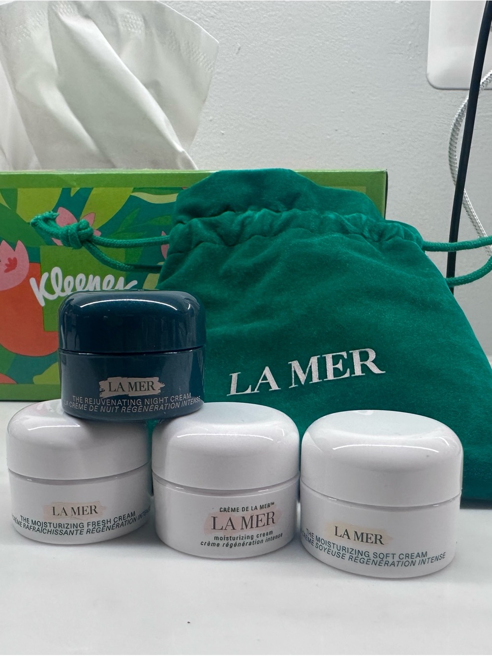 La Mer Moisturizing Cream Set in White and Teal (Mini)